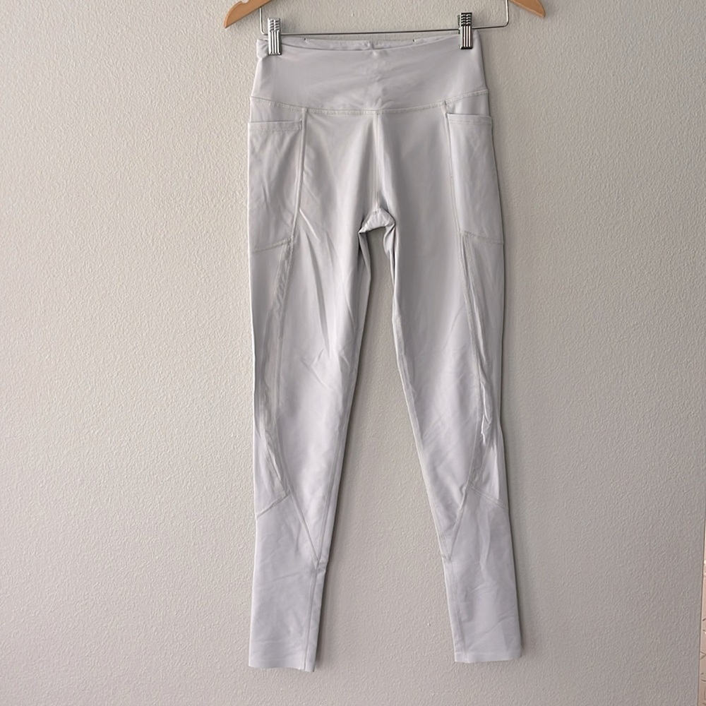 Victoria’s Secret sport gray leggings size S. Double pockets. High waisted